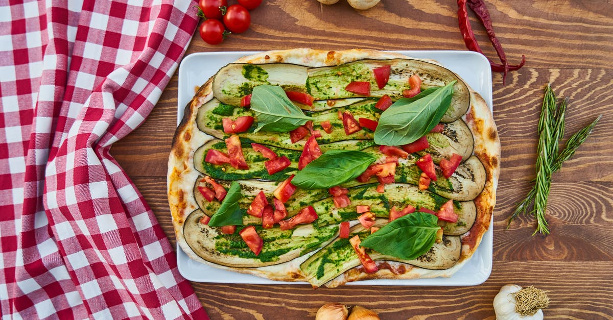 How to combine chocolate and garlic in the same dish? - Pizza With Vegetables and Spices How to combine chocolate and garlic in the same dish? - Pizza With Vegetables and Spices