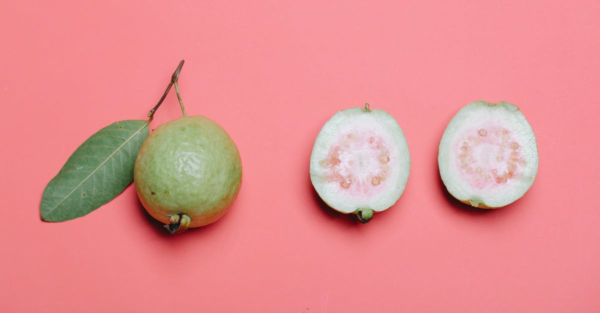 How to deseed a guava? - Whole and cut guava fruits How to deseed a guava? - Whole and cut guava fruits