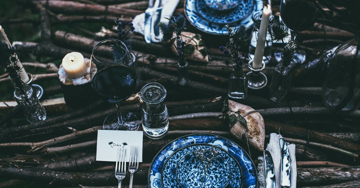 How to differentiate a ceramic pan from a teflon one? - Served table with plates and candles How to differentiate a ceramic pan from a teflon one? - Served table with plates and candles