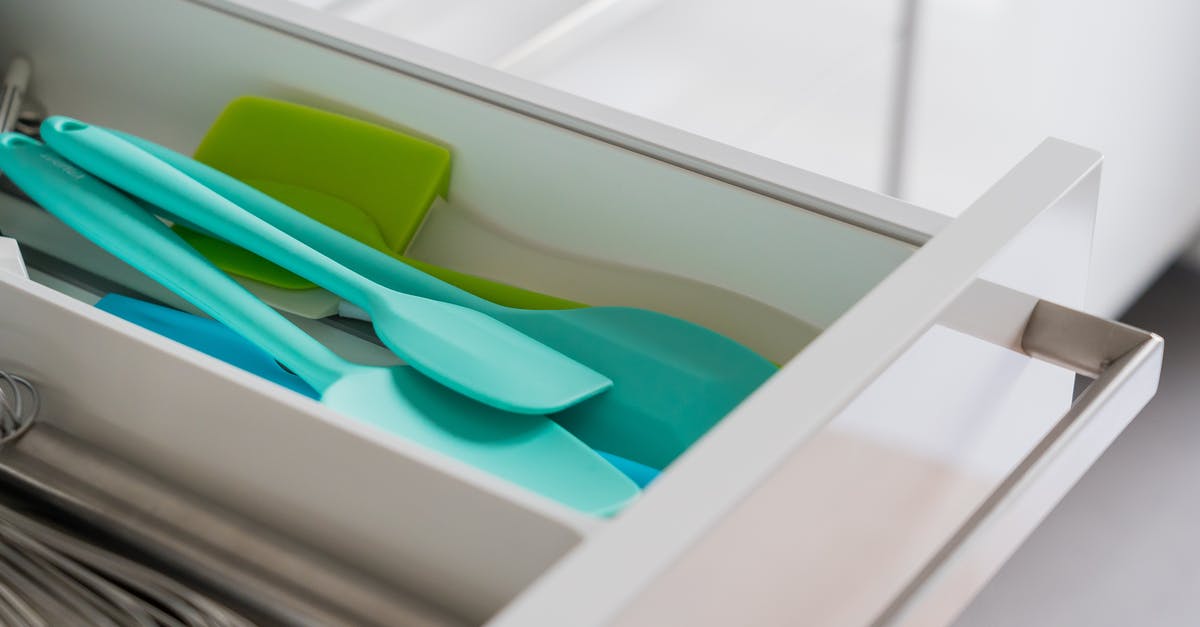 How to distinguish between silicone and nylon spatula and judge their quality - Silicone Spatula on a Kitchen Drawer How to distinguish between silicone and nylon spatula and judge their quality - Silicone Spatula on a Kitchen Drawer