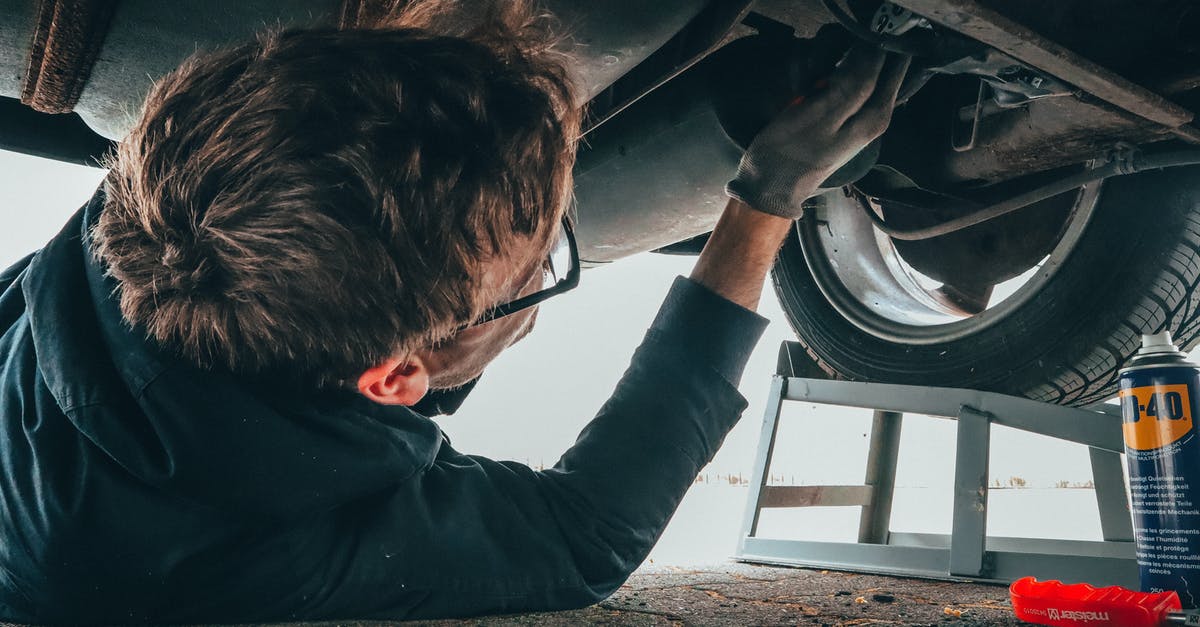 How to fix a gumbo - Man Fixing Vehicle Engine