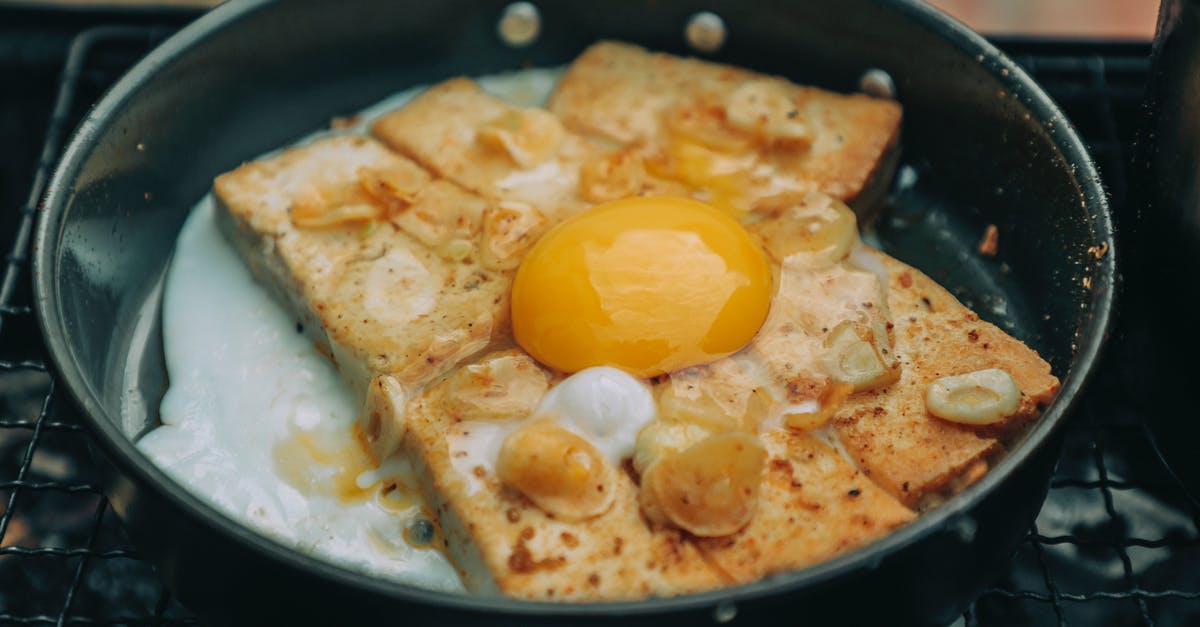 How to fry crispy bananas? - High angle tasty homemade egg toasts on pan roasting on barbecue grid in backyard How to fry crispy bananas? - High angle tasty homemade egg toasts on pan roasting on barbecue grid in backyard