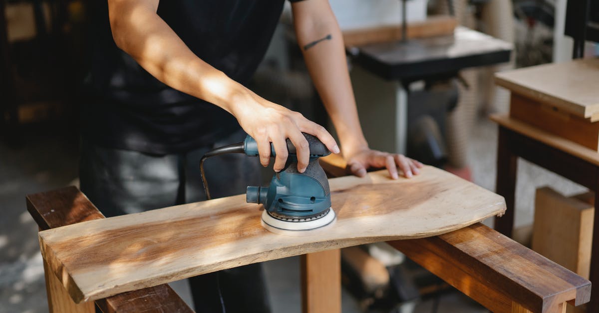How to get the correct expresso extraction amount, grind vs tamper - Craftsman polishing wooden board with grinding instrument How to get the correct expresso extraction amount, grind vs tamper - Craftsman polishing wooden board with grinding instrument