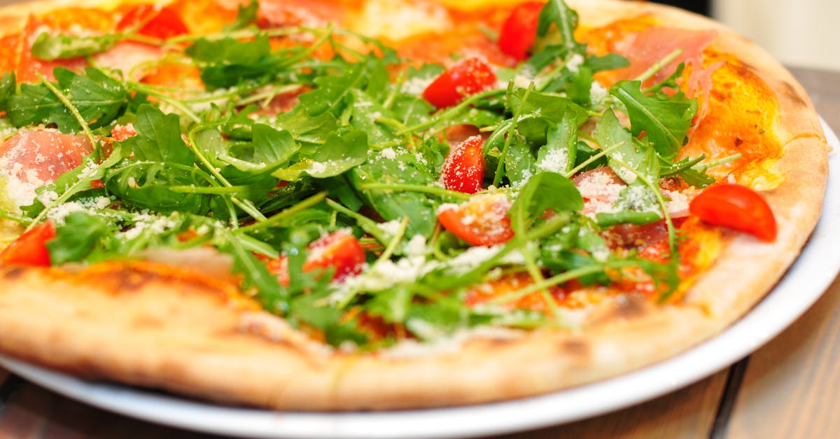 How to keep my pizza hot and crispy during transport - Pepperoni Pizza on Plate How to keep my pizza hot and crispy during transport - Pepperoni Pizza on Plate