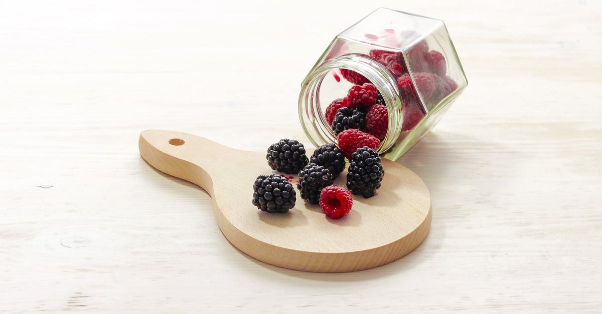 How to know if blackberries are safe to eat? - Clear Glass Bottle With Raspberries Inside How to know if blackberries are safe to eat? - Clear Glass Bottle With Raspberries Inside