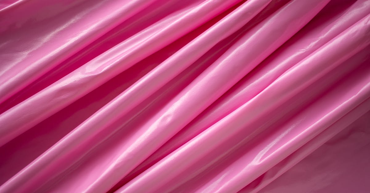 How to layer a Lasagne - Crumpled pink fabric with wavy lines
