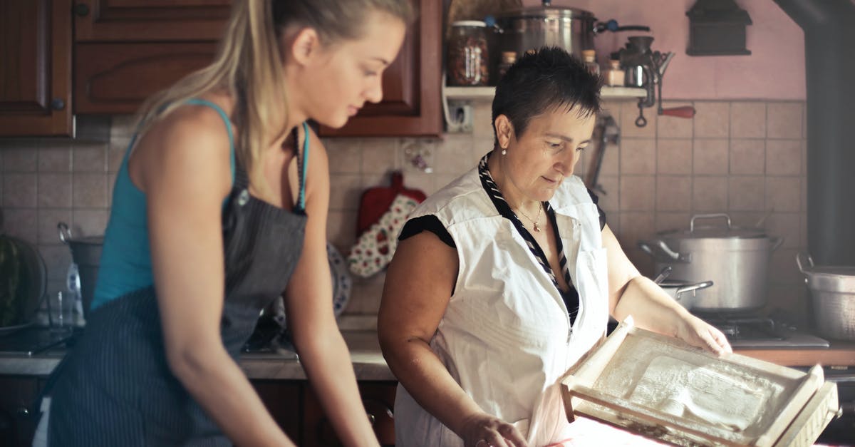 How to learn to cook? [duplicate] - A Mother Teaching Her Daughter How to Bake