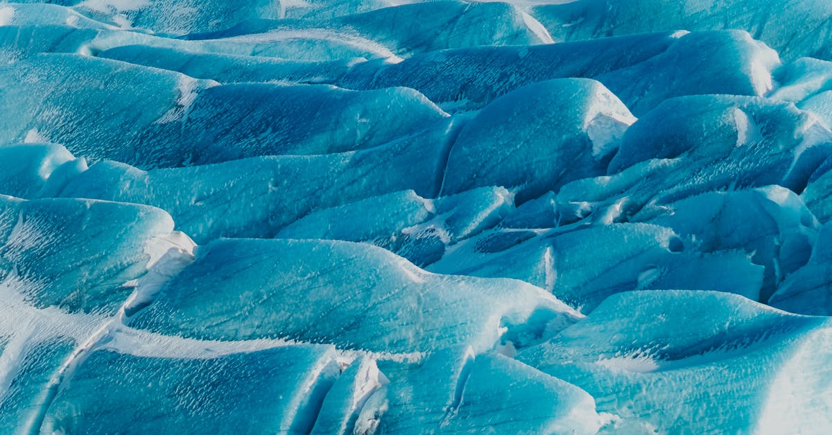 How to make sorbet have a snowy texture? - Snowy surface under bright sunlight