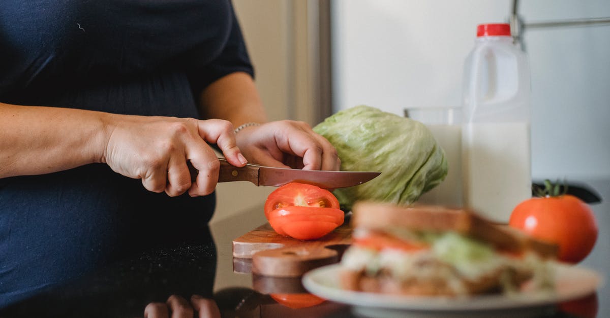 How to prepare vegetables for a sandwich that can last for several days in a fridge? - Woman cooking cutting vegetables for sandwiches How to prepare vegetables for a sandwich that can last for several days in a fridge? - Woman cooking cutting vegetables for sandwiches
