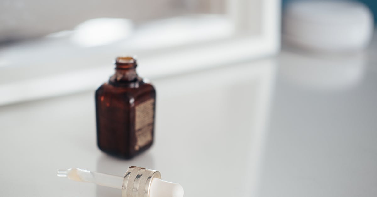 How to remove smell from plastic lid? - Open bottle of aroma oil near dropper on table How to remove smell from plastic lid? - Open bottle of aroma oil near dropper on table