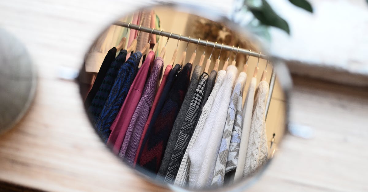 How to select a drain rack for pots and pans? - Clothes hanging on rack in reflection of mirror How to select a drain rack for pots and pans? - Clothes hanging on rack in reflection of mirror