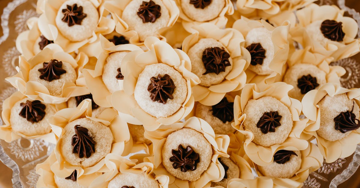 How to sweeten ganache for a chocolate lining - Top view of tasty round shaped biscuits with chocolate cream in decorative flowers on transparent plate during festive event How to sweeten ganache for a chocolate lining - Top view of tasty round shaped biscuits with chocolate cream in decorative flowers on transparent plate during festive event