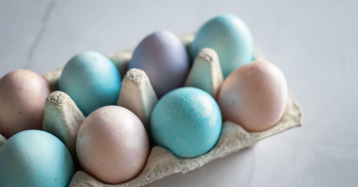 How to tell if eggs are rotten - Blue Egg on Brown Egg Tray How to tell if eggs are rotten - Blue Egg on Brown Egg Tray