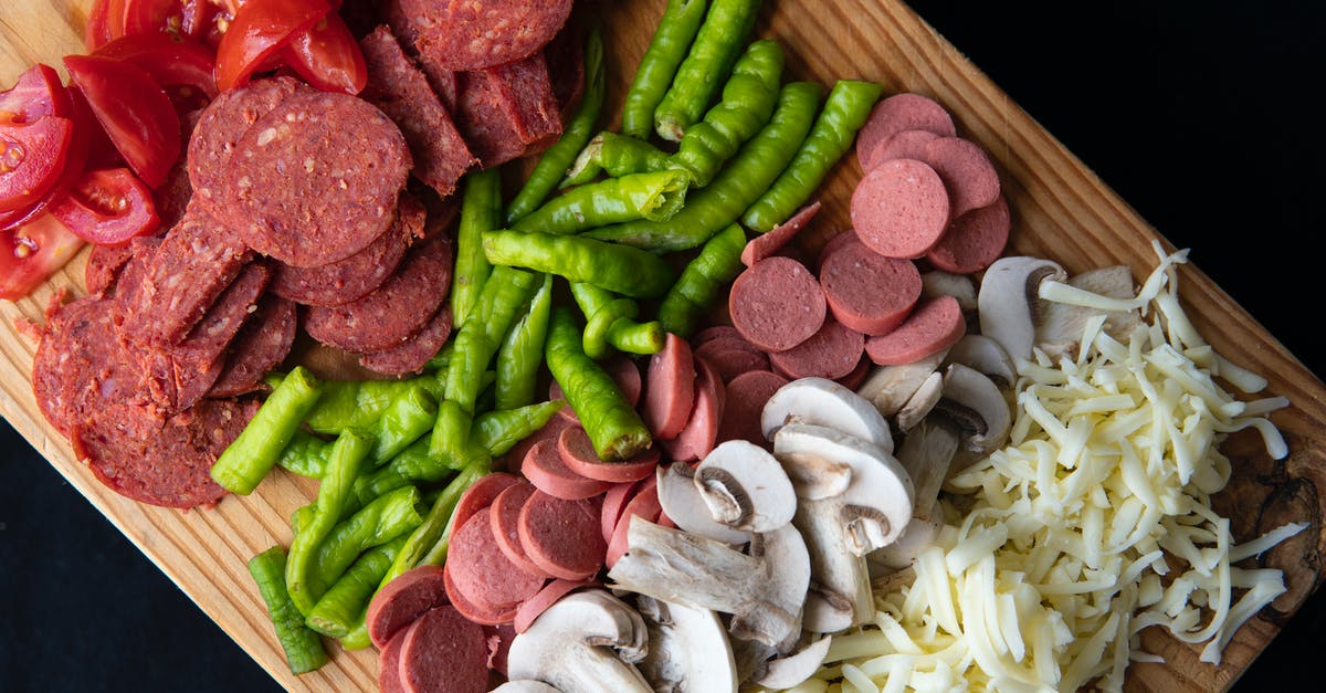 How to tell pre-sliced, raw mutton from beef? - Sliced pizza ingredients on chopping board How to tell pre-sliced, raw mutton from beef? - Sliced pizza ingredients on chopping board
