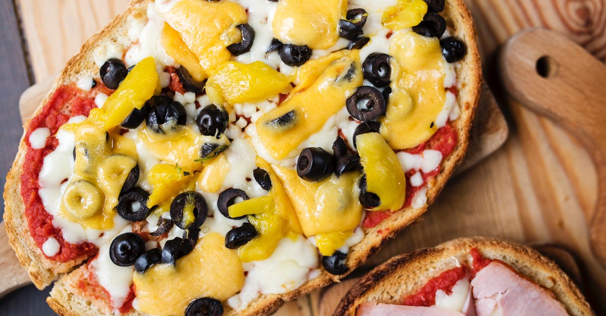 How to turn a large piece of meat without losing breading - Tasty toasts with black olive rings and cheese How to turn a large piece of meat without losing breading - Tasty toasts with black olive rings and cheese