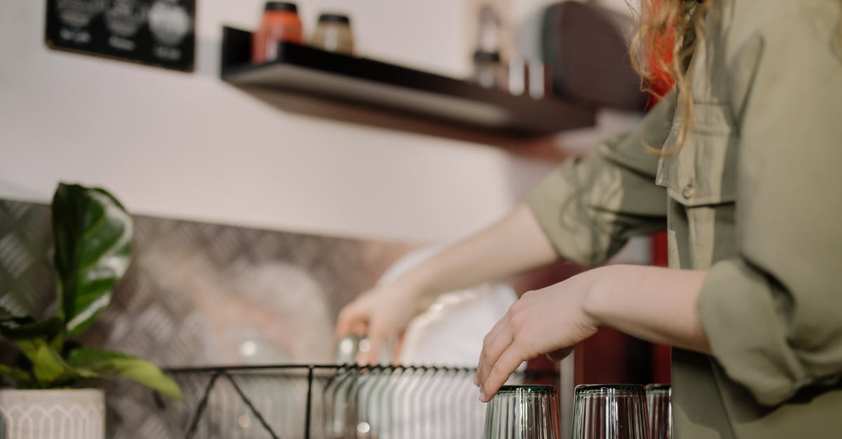 How to wash amaranth before cooking> - Woman in Gray Long Sleeve Shirt Holding Clear Glass Container How to wash amaranth before cooking> - Woman in Gray Long Sleeve Shirt Holding Clear Glass Container