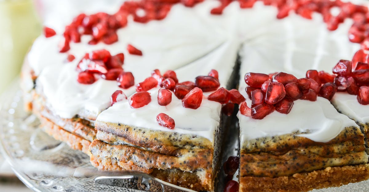 How would you restore sweetness and moisture in this bundt cake? - White-icing Pie With Red Berries How would you restore sweetness and moisture in this bundt cake? - White-icing Pie With Red Berries