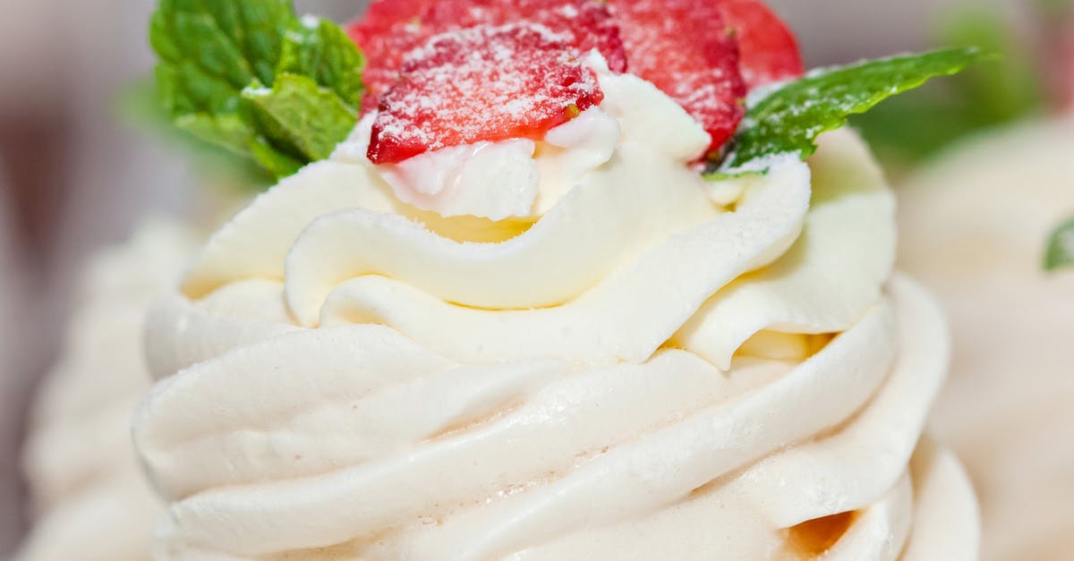 Incorporating Italian meringue into mousse - A Meringue Dessert with Strawberry and Mint Toppings Incorporating Italian meringue into mousse - A Meringue Dessert with Strawberry and Mint Toppings