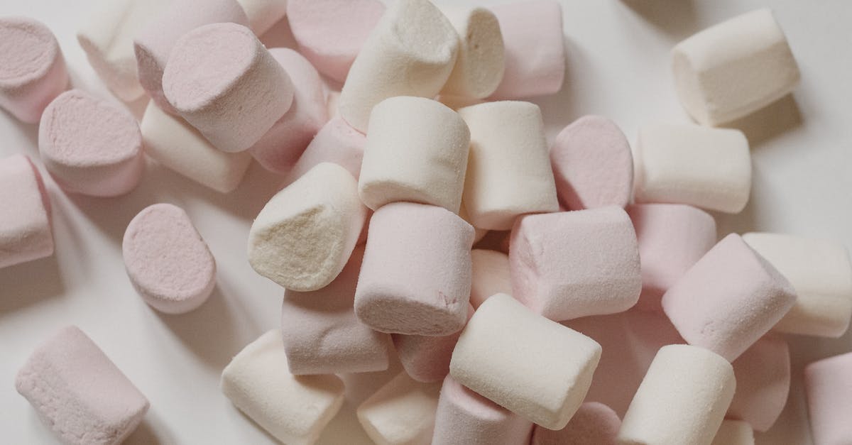 Is gelatin vegetarian? - Top view arrangement of sweet delicious marshmallows of light color heaped on white surface Is gelatin vegetarian? - Top view arrangement of sweet delicious marshmallows of light color heaped on white surface