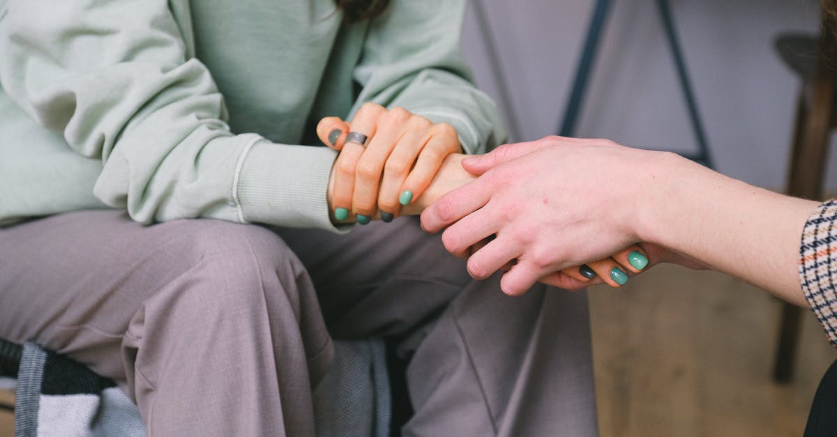 Is it a problem that the same flipper that touched raw blood touches the finished meat? [duplicate] - Crop psychologist supporting patient during counseling indoors
