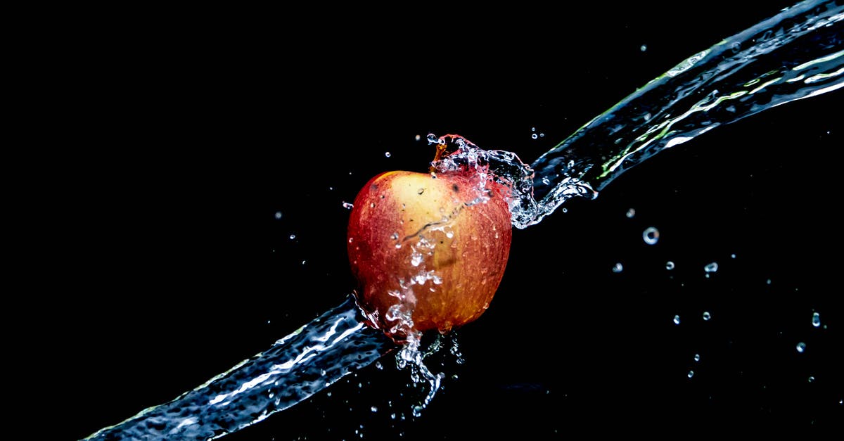 Is it normal to wash an apple, or other fruits, with dish washing liquid? - Washing a Fresh Apple with Water Is it normal to wash an apple, or other fruits, with dish washing liquid? - Washing a Fresh Apple with Water