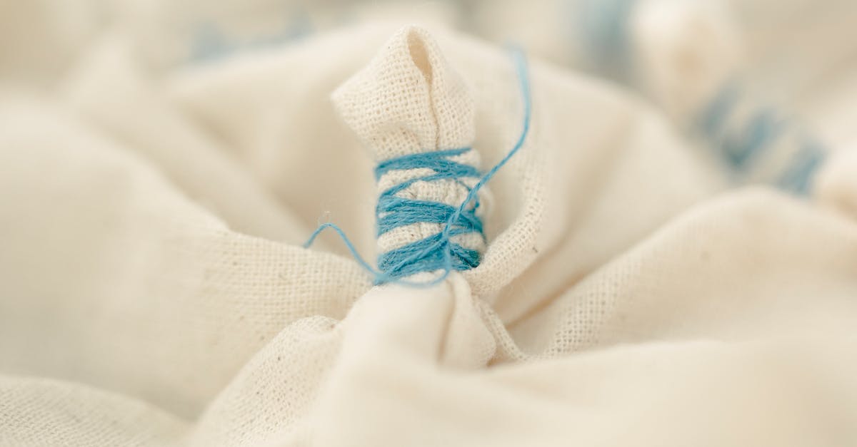 Is it safe to use flax thread for cooking? - Beige fabric tied with light blue thread Is it safe to use flax thread for cooking? - Beige fabric tied with light blue thread