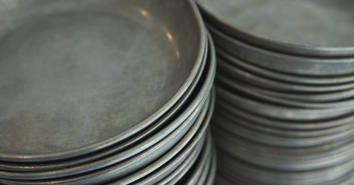 Is it safe/sensible to store utensils above the hob? - Rows of many dishware in kitchen Is it safe/sensible to store utensils above the hob? - Rows of many dishware in kitchen