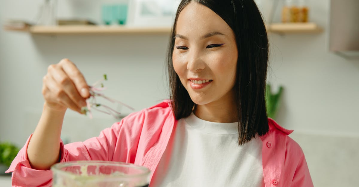 Is Pickwick green tea deceffeinated? - Woman in Pink Long Sleeve Shirt Holding Clear Drinking Glass Is Pickwick green tea deceffeinated? - Woman in Pink Long Sleeve Shirt Holding Clear Drinking Glass