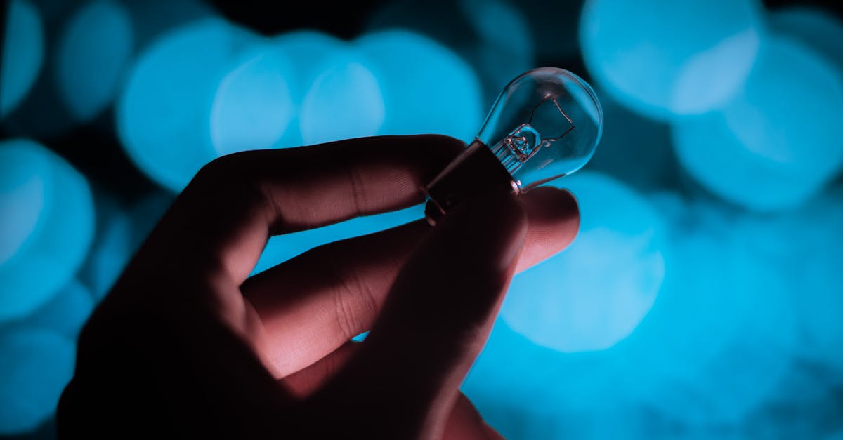 Is there a hand blender with a metal coupling connection? - Faceless man demonstrating light bulb at night Is there a hand blender with a metal coupling connection? - Faceless man demonstrating light bulb at night