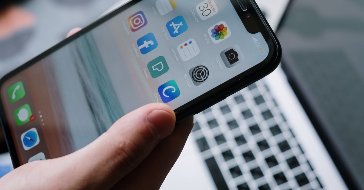 Julienne applications - Holding a Smartphone Julienne applications - Holding a Smartphone