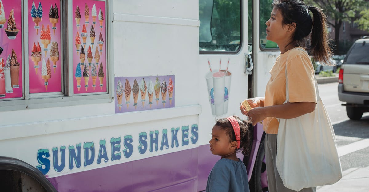 keeping ice cream fresh for 12 hours while transporting - Asian mother with little adorable daughter choosing ice cream keeping ice cream fresh for 12 hours while transporting - Asian mother with little adorable daughter choosing ice cream
