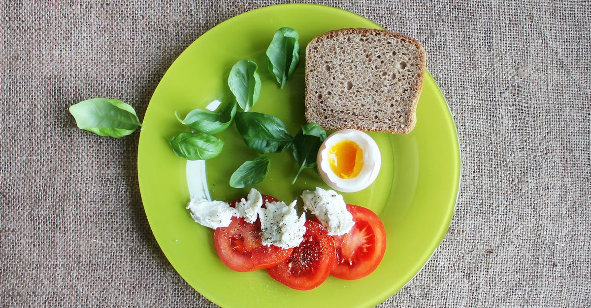 Keeping scrambled eggs with tomatoes from being too watery - Bread on Green Ceramic Plate Keeping scrambled eggs with tomatoes from being too watery - Bread on Green Ceramic Plate