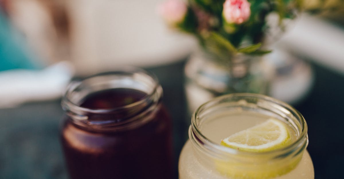 Lemon juice sprayer/container - Clear Glass Mason Jar With Lemon Slice on Top of Cocktail Lemon juice sprayer/container - Clear Glass Mason Jar With Lemon Slice on Top of Cocktail