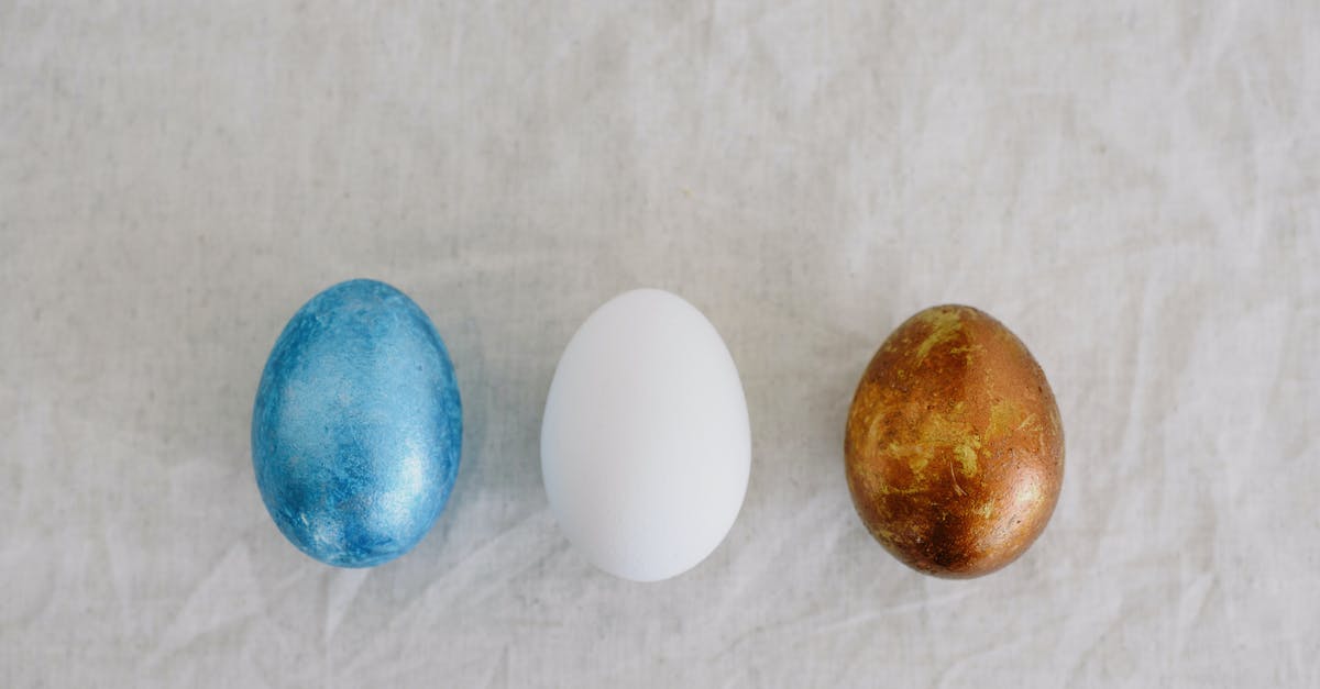 Over easy eggs sticking in copper pan - Eggs in Different Colors Over easy eggs sticking in copper pan - Eggs in Different Colors