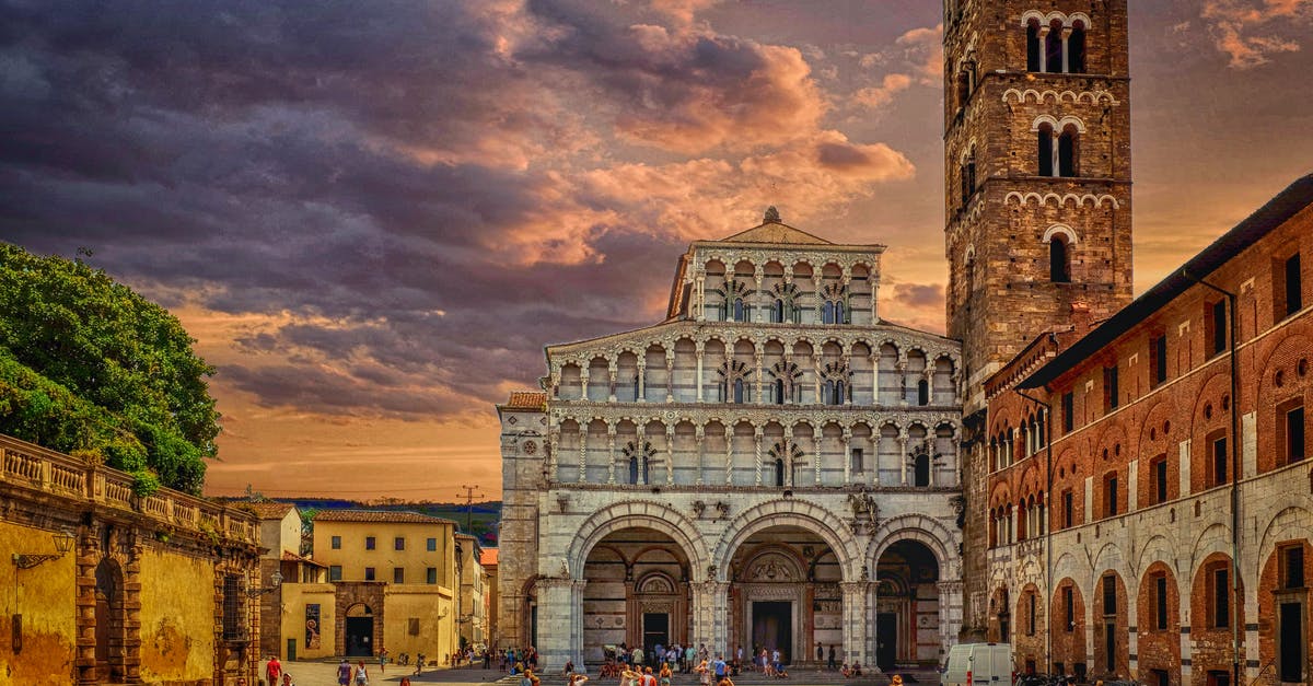 Pane Buccellato de Lucca - Photo of The Saint Martin Cathedral in Lucca, Italy Pane Buccellato de Lucca - Photo of The Saint Martin Cathedral in Lucca, Italy