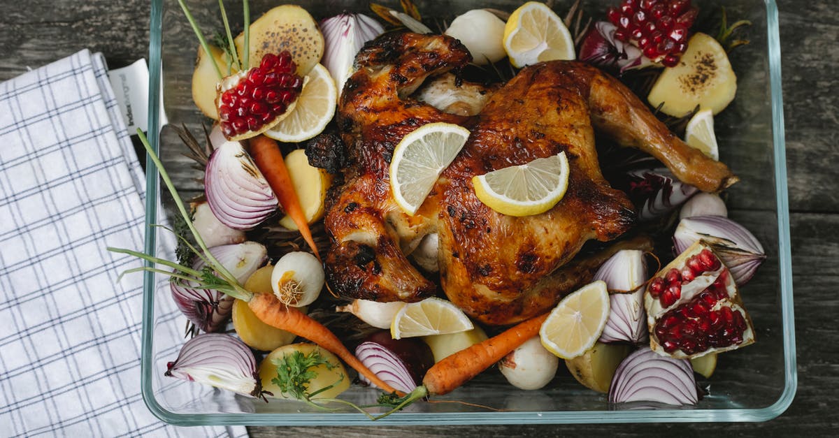Seasoning steamed vegetables (in particular potatoes): advisable? - Delicious roasted chicken with assorted vegetables and fruits on table Seasoning steamed vegetables (in particular potatoes): advisable? - Delicious roasted chicken with assorted vegetables and fruits on table