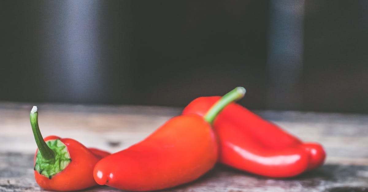 Should chili peppers be seared? - Three Bell Peppers Should chili peppers be seared? - Three Bell Peppers