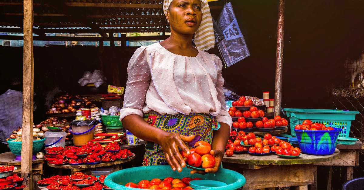Should tomatoes be stored in the fridge? - Woman Holding Tomatoes Should tomatoes be stored in the fridge? - Woman Holding Tomatoes