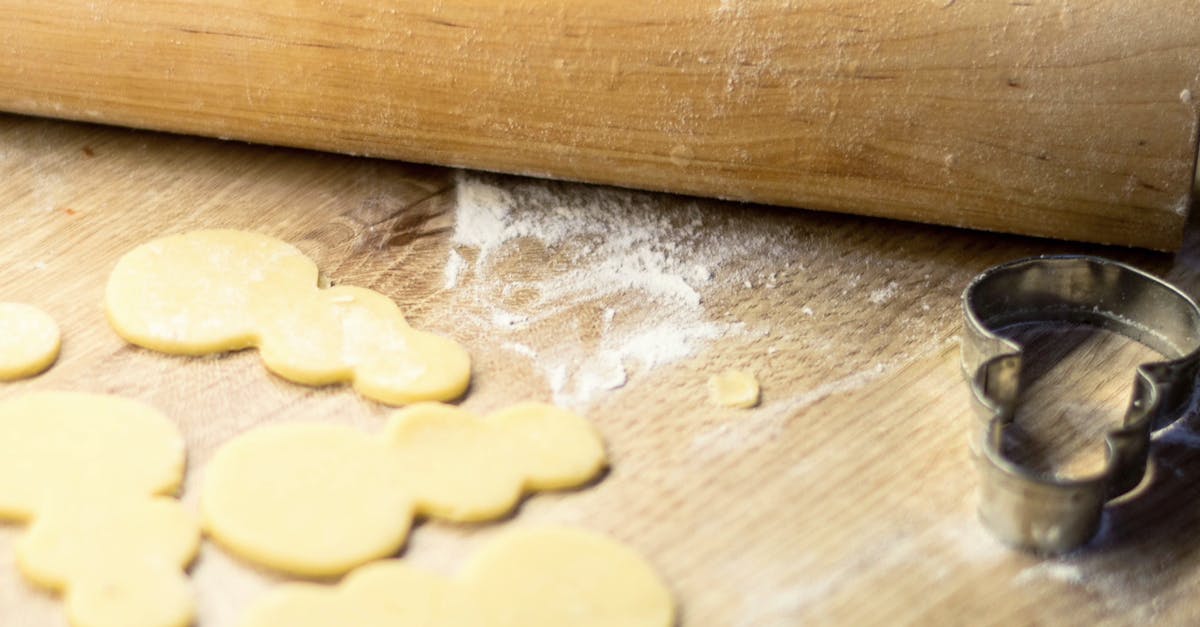 Solutions of making cookies less crumbly and dough not being able to be shaped into balls? - Molding Cookie Dough for Christmas Solutions of making cookies less crumbly and dough not being able to be shaped into balls? - Molding Cookie Dough for Christmas