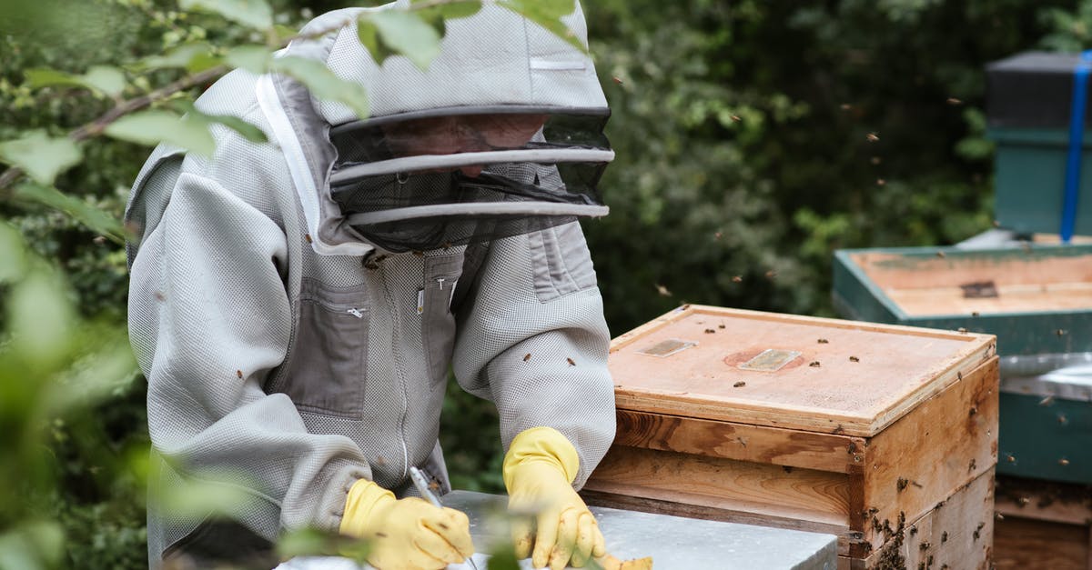 Sous Vide danger zone for vegetables - Unrecognizable farmer taking notes in apiary Sous Vide danger zone for vegetables - Unrecognizable farmer taking notes in apiary