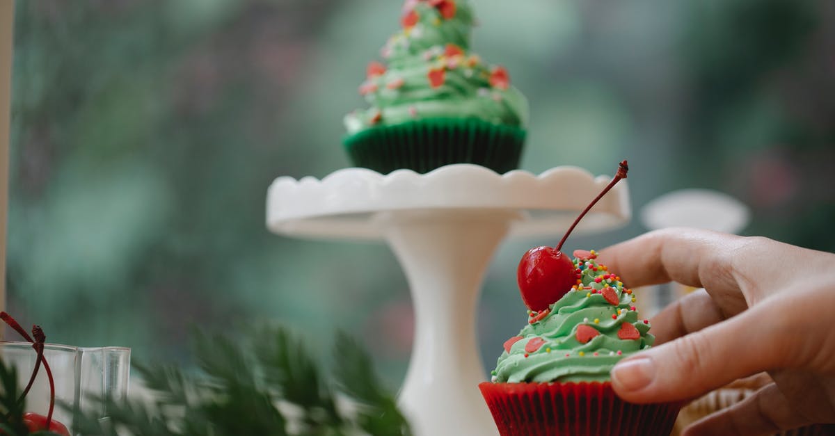 Temperature of Heavy whipping cream in NY cheesecake? - Crop person with yummy cupcake Temperature of Heavy whipping cream in NY cheesecake? - Crop person with yummy cupcake