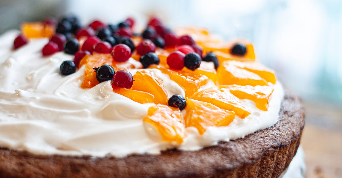The right custard for baking with a cake - Cake with Cream and Fresh Fruits The right custard for baking with a cake - Cake with Cream and Fresh Fruits