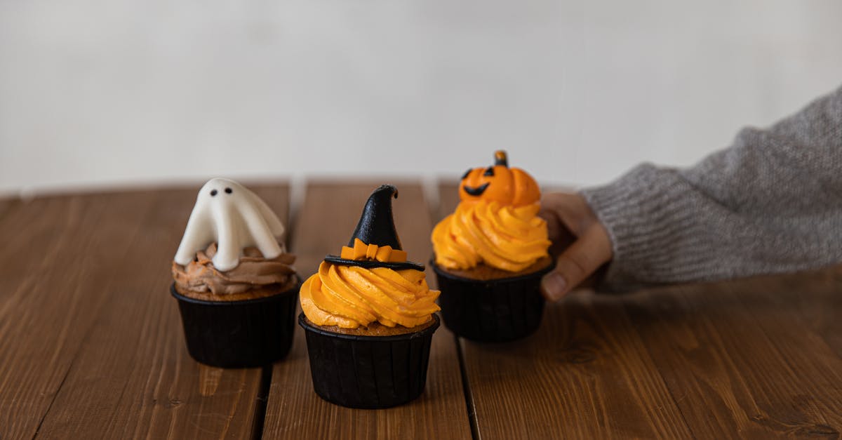 Too much heavy cream in my pumpkin pie? - Cupcakes on Brown Wooden Table Too much heavy cream in my pumpkin pie? - Cupcakes on Brown Wooden Table