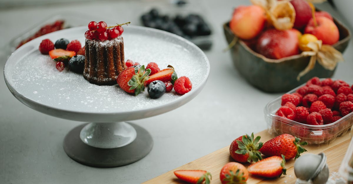 Using both cook and serve pudding and instant pudding in pie - Delicious dessert on cake stand