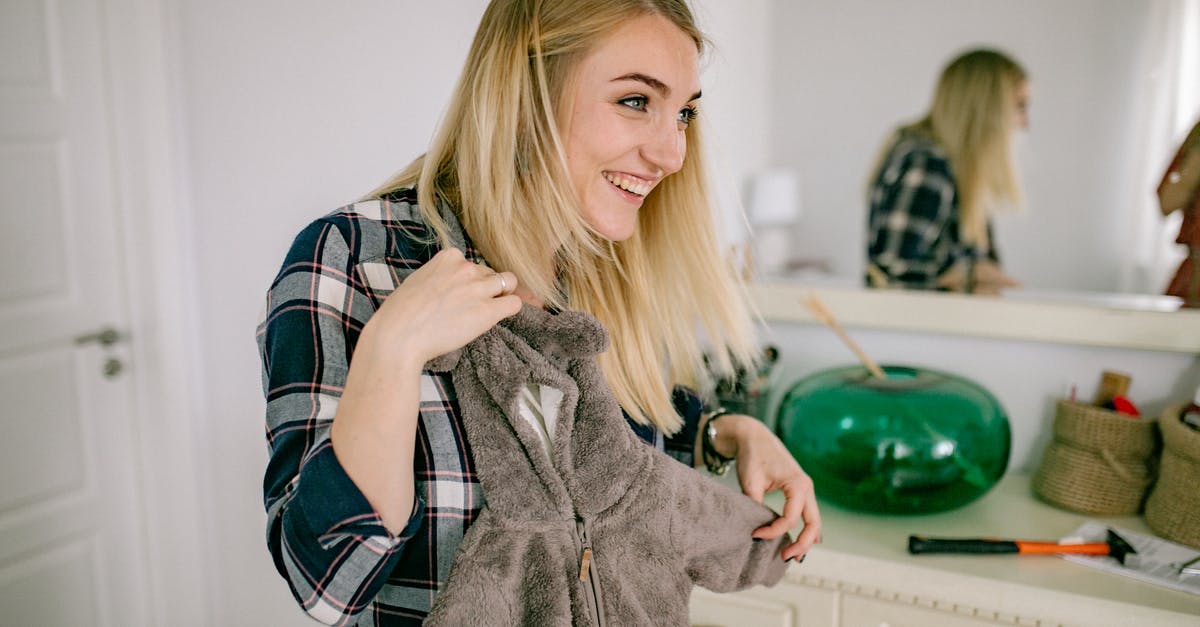 What's 香茜 or 芫荽 in English? - Blond Woman with a Child Clothing What's 香茜 or 芫荽 in English? - Blond Woman with a Child Clothing