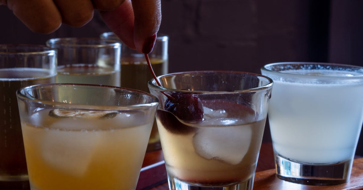 What's a good way to taste a variety of alcoholic beverages? [closed] - Close-up of a Selection of Cocktails