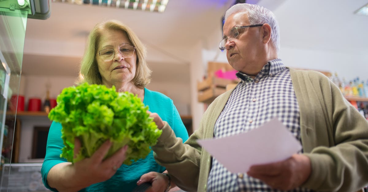 What's the best way to store lettuce in the refrigerator? - Man and Woman Picking Vegetable in the Grocery