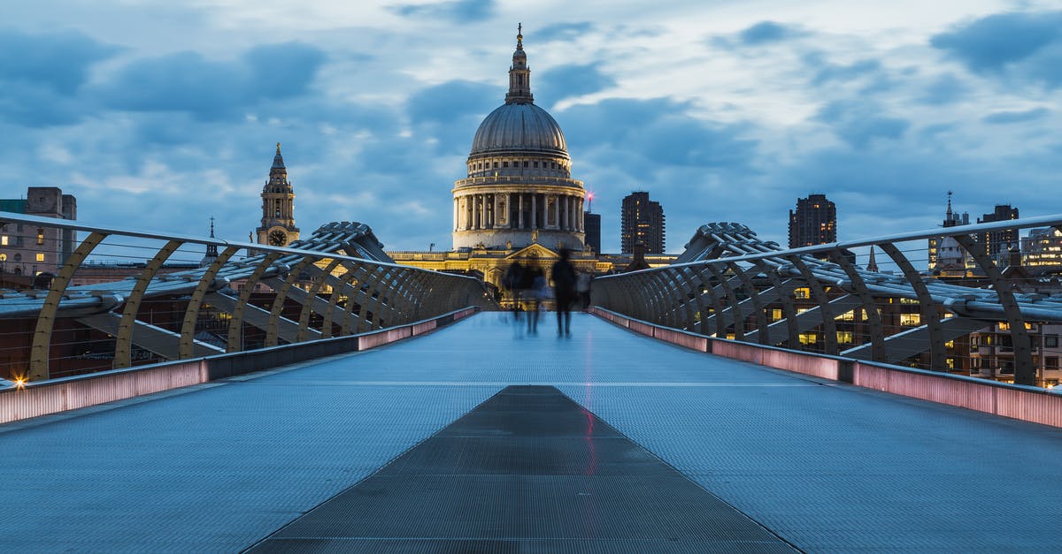 What's the difference between peas in the UK and in the US? - People Crossing Millenium Bridge What's the difference between peas in the UK and in the US? - People Crossing Millenium Bridge
