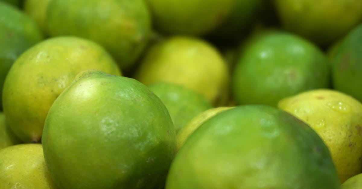 What's the most efficient way to juice halved lemons and limes? - Bunch of Green Lime What's the most efficient way to juice halved lemons and limes? - Bunch of Green Lime