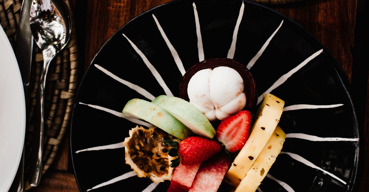 What are the core differences between strawberry varieties? - Assorted Fruits on Ceramic Plate What are the core differences between strawberry varieties? - Assorted Fruits on Ceramic Plate